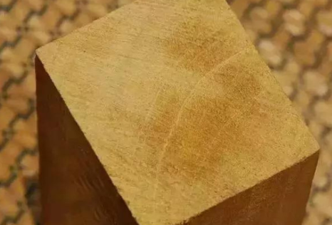 對色燈箱檢測楠木的顏色